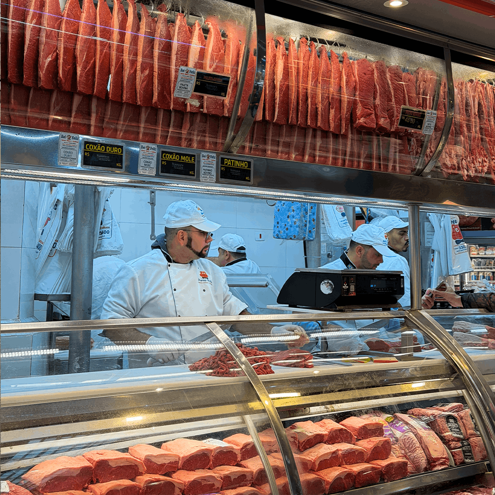 Balcão de carnes do Porco Feliz no Mercadão de São Paulo